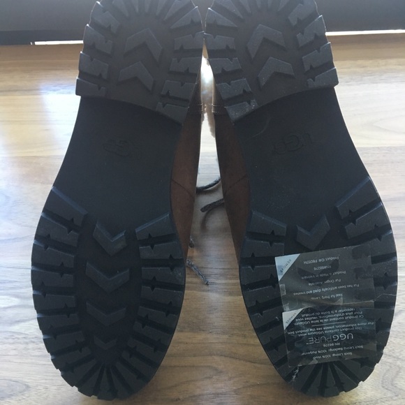 UGG Women's Fraser Ankle Bootie - Picture 8 of 8